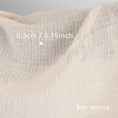 Dryžuotas lino - medvilnės audinys iš pieno baltumo ir smėlio spalvos verpalų