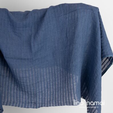 Mėlynas lininis audinys ažūrinėmis juostelėmis skalbtas