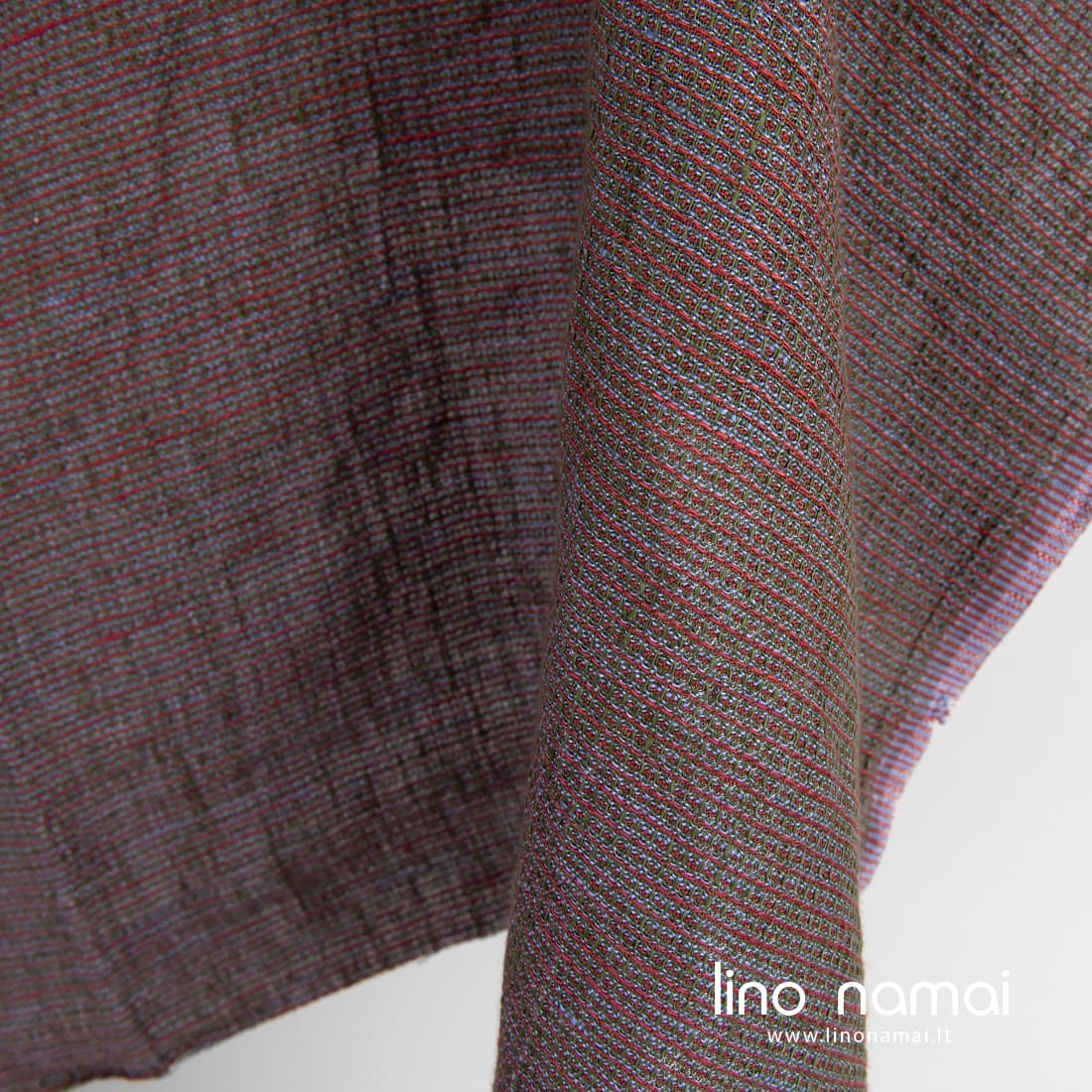 Lininis „vaflinis“ audinys iš tamsiai žalių, mėlynų ir raudonai rudų verpalų