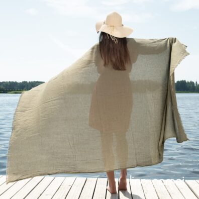 Lengvas lino - medvilnės paplūdimio rankšluostis žalios spalvos