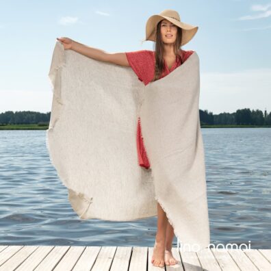 Minkštas, švelnus, draugiškas odai lino - medvilnės paplūdimio rankšluostis baltai-pilkai raštuotas