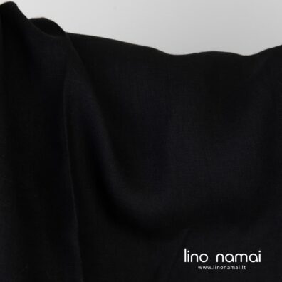Juodas lengvas lininis audinys