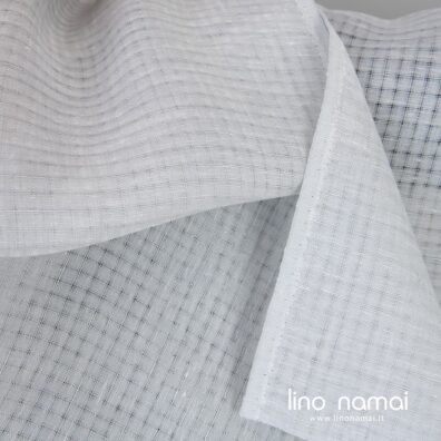 Lino audinys melsvai pilkas permatomais langeliais tinka užuolaidoms, staltiesėms, šalikams, skaroms siūti