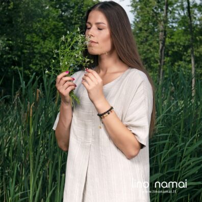 Pilka baltais dryžiukais pagyvinta lininė suknelė