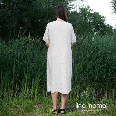 Laisvo platėjančio silueto suknelė iš minkšto švelnaus skalbto lino