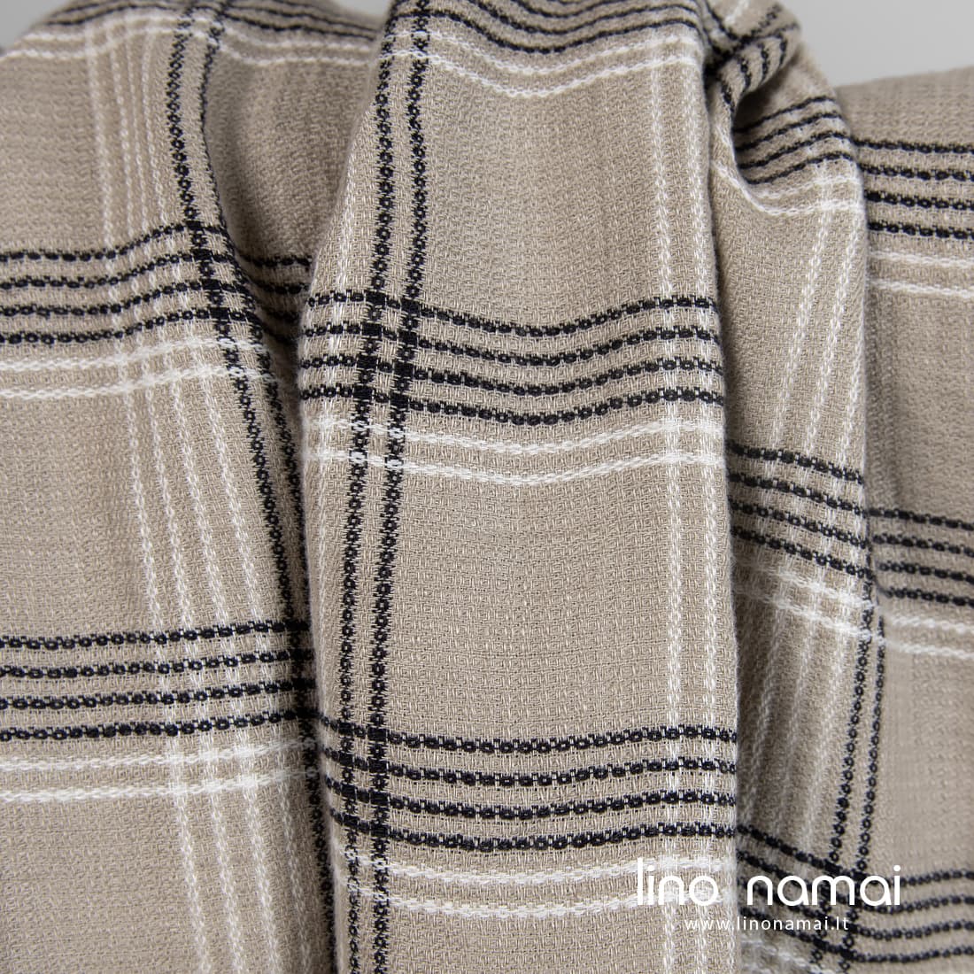 Lininis audinys pilkšvai rusvas languotas skalbtas tinka chalatams, rankšluosčiams, patalynei siūti
