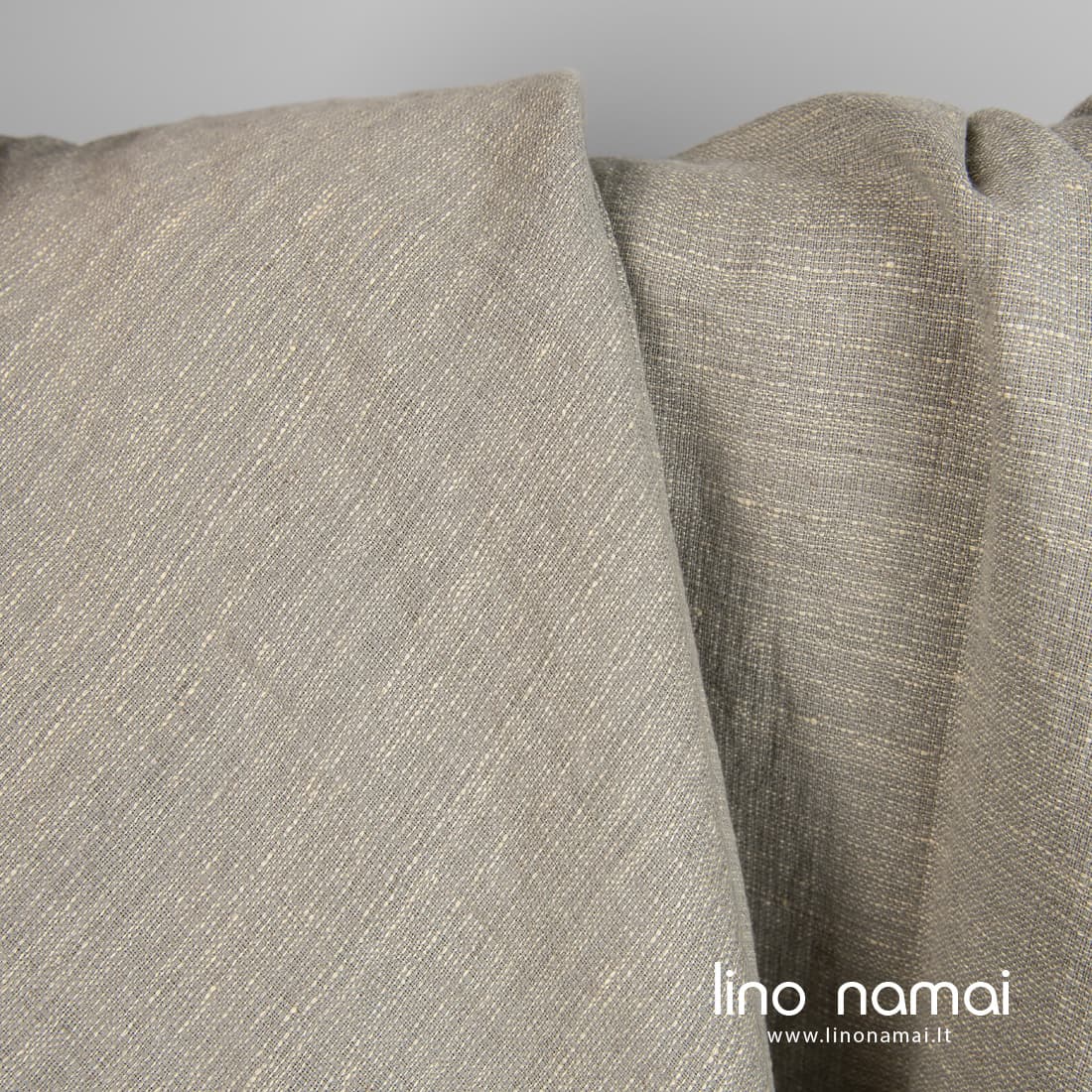 Puslininis audinys gelsvai pilkas skalbtas tinka drabužiams ir namų tekstilei siūti