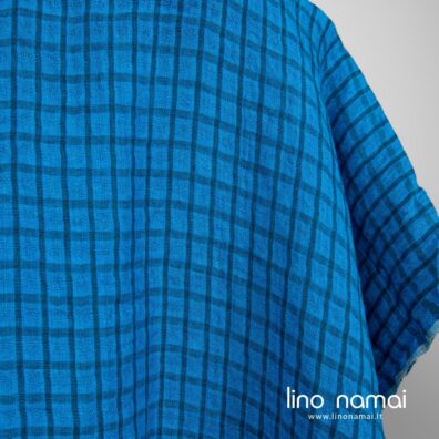 Lininis audinys permatomais ryškiai mėlynais langeliais skalbtas tinka lengviems drabužiams ir namų tekstilei siūti