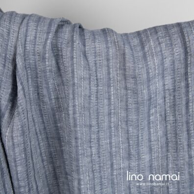 Lino audinys vertikaliomis raštuotomis juostelėmis melsvai pilkas