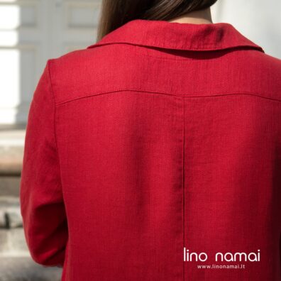 Lininė suknelė iš smulkiai raštuoto raudono audinio