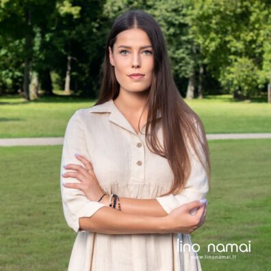 Lininė smėlio spalvos suknelė 3/4 rankovėmis, sagų užsegimu