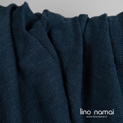 Puslininis platus audinys mėlynai juodas skalbtas minkštas švelnus