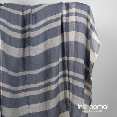 Lininis audinys pilkomis juostomis skalbtas
