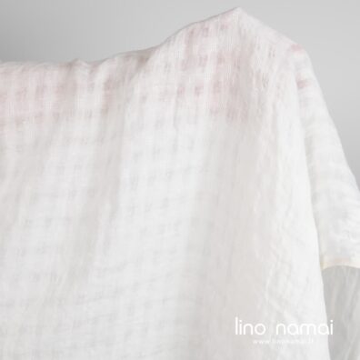 Lininis audinys permatomais langeliais baltas skalbtas tinka lengviems drabužiams ir namų tekstilei siūti