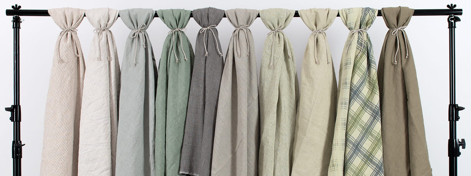 Žalsvi lininiai audiniai iš kolekcijos Ruduo / Žiema 2023-2024