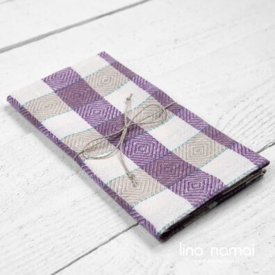 Lininis virtuvės rankšluostis violetiniais rombais