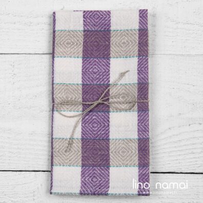 Lininis virtuvės rankšluostis violetiniais, pilkais ir baltais rombais, perrištas linine virvele