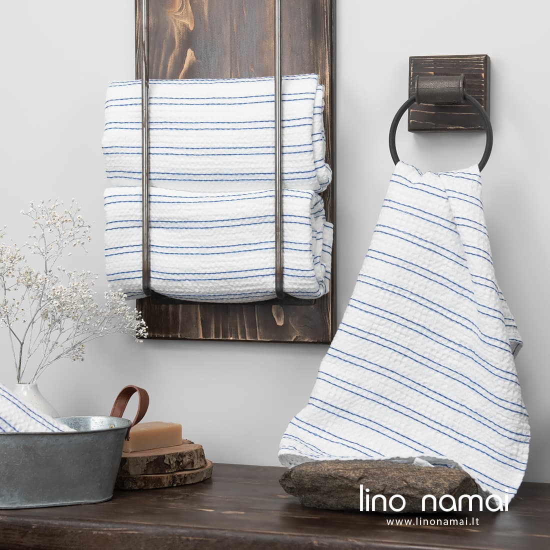 Vonios rankšluostis mėlynai dryžuotas