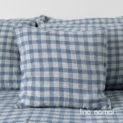 Mėlynai languotas lininis pagalvės užvalkalas su užkaitu „Nautic“.