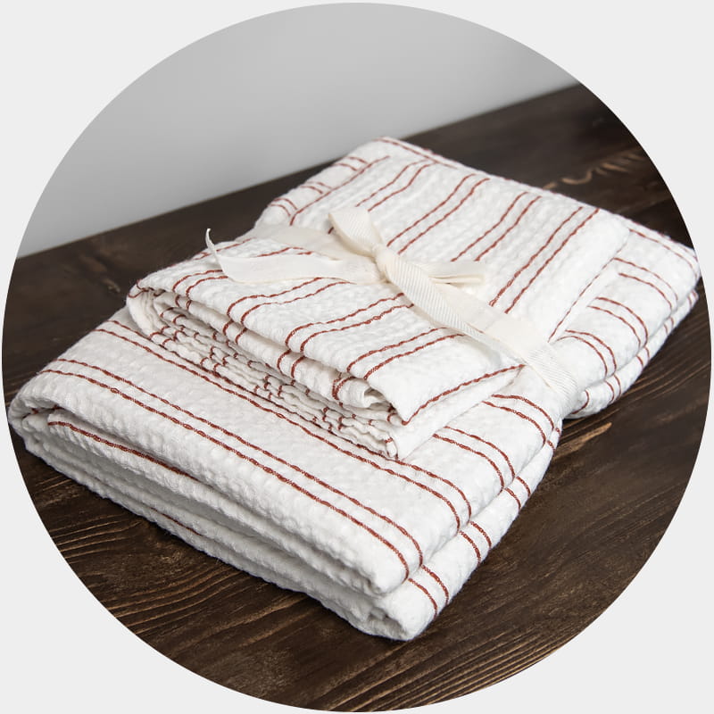 Medvilnės - kanapės vonios rankšluosčių rinkinys rudais dryžiukais