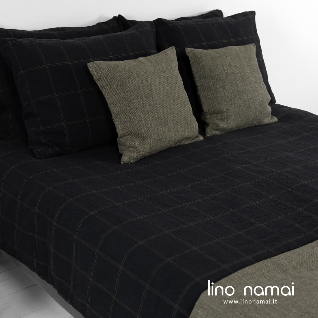 Lino - medvilnės patalynė juoda žaliai languota ir MOSSA pagalvėlės bei pledas
