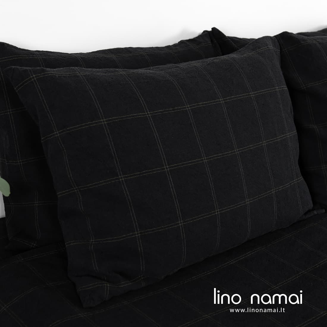 BOSKA juodas lino - medvilnės pagalvės užvalkalas žaliai languotas su užkaitu