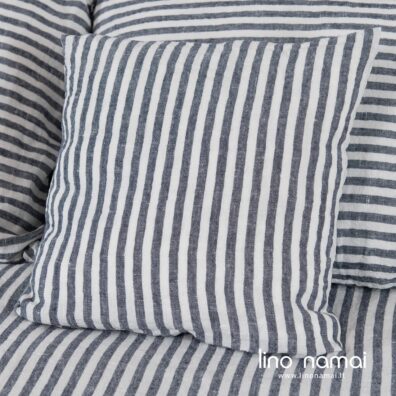 MALAGA lininis pagalvės užvalkalas su užkaitu tamsiai mėlynai - baltai dryžuotas