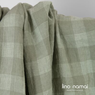 Languotas lino audinys iš sendintos žalios ir pilkšvai žalios spalvos verpalų