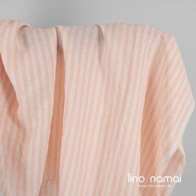 Lininis audinys persiko spalvos dryžiais skalbtas