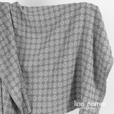 Puslininis audinys pilkas su rombais skalbtas