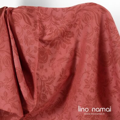 Puslininis raudonas gėlėtas audinys