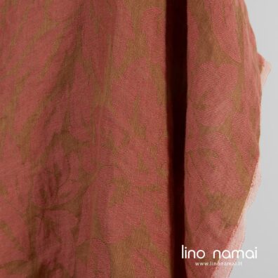 Lininis audinys rudas gėlėtas skalbtas tinka dekoratyviems drabužiams ir namų tekstilei siūti