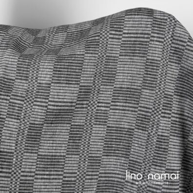 Lininis audinys juodai-baltai raštuotas