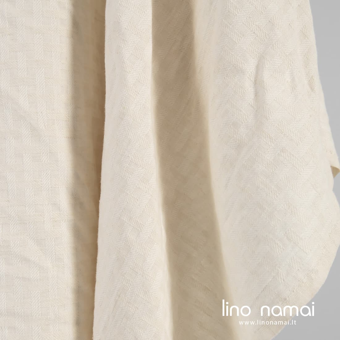 Puslininis audinys kreminės spalvos raštuotas skalbtas tinka drabužiams ir namų tekstilei siūti