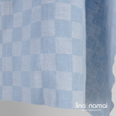 Puslininis audinys melsvas languotas skalbtas tinka drabužiams ir namų tekstilei siūti