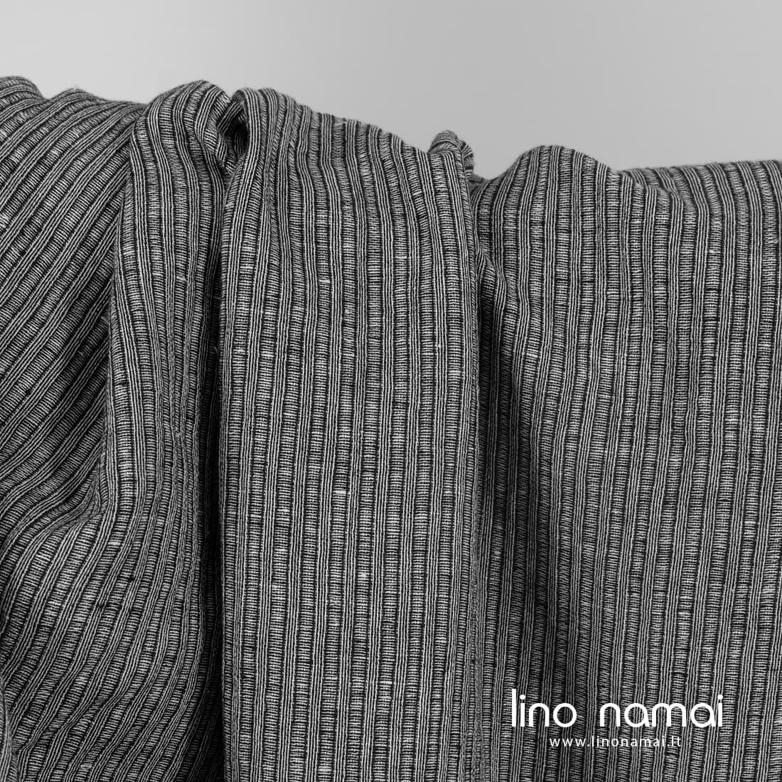 Puslininis audinys juodai dryžuotas skalbtas minkštas švelnus