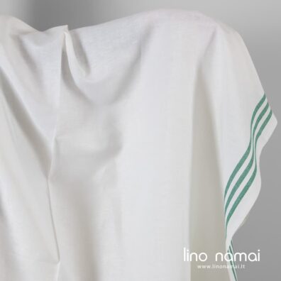 Puslininis audinys baltas žaliomis juostelėmis