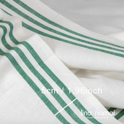 Ryškiai baltas lino - medvilnės audinys žaliai dryžuotas