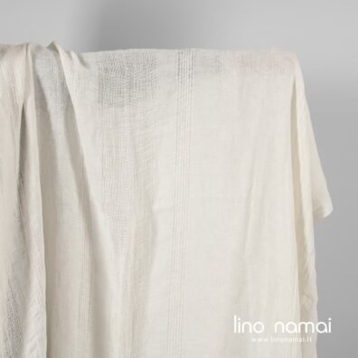 Lininis audinys baltas su retomis juostomis skalbtas