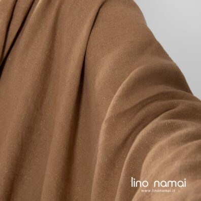 Lininis audinys šviesiai rudas blizgus skalbtas tinka puošniems drabužiams ir namų tekstilei siūti