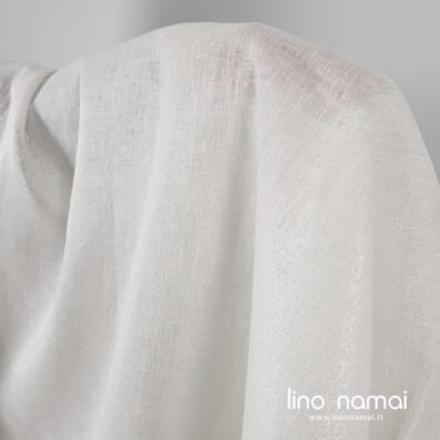 Lengvas audinys iš pieno baltumo lino ir sidabro spalvos poliesterio verpalų