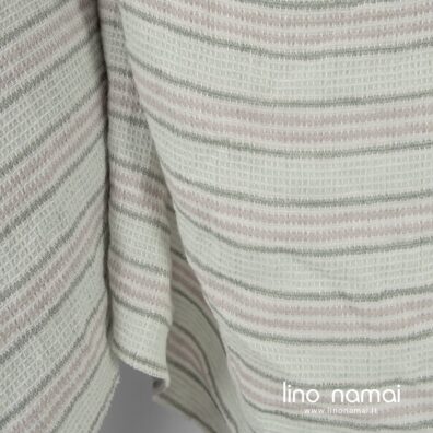 100% lino audinys „vaflinis“ žalsvais, baltais ir rusvai pilkais horizontaliais dryžiais