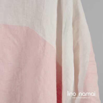Lino audinys rožinėmis ir baltomis plačiomis horizontaliomis juostomis skalbtas
