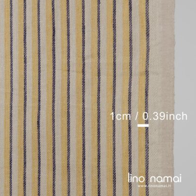 Rusvas lino audinys geltonais ir tamsiai mėlynais vertikaliais dryžiais virtuviniams rankšluostukams siūti