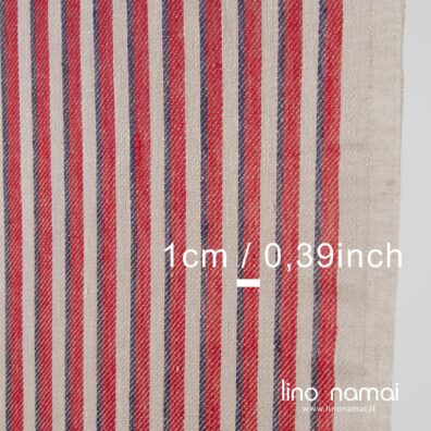 Rusvas lino audinys raudonais ir tamsiai mėlynais vertikaliais dryžiais tinka virtuvės rankšluostukams siūti
