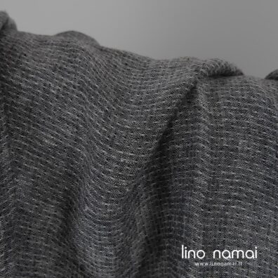 Juodai baltas smulkiaraštis lino audinys lengvas retas