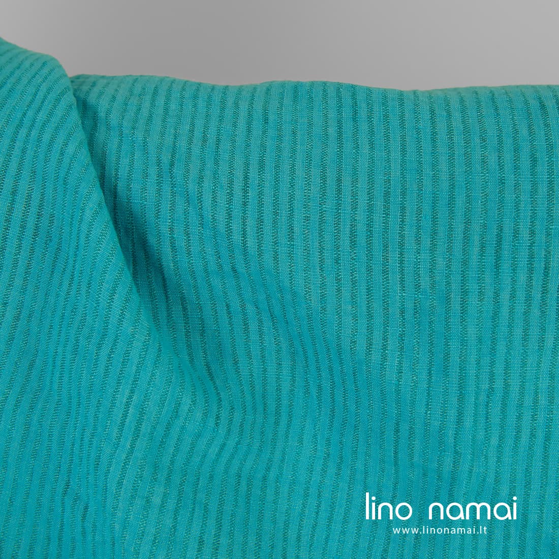 Lino audinys tankiomis ir šiek tiek retesnėmis juostelėmis iš turkio spalvos ir žalių verpalų