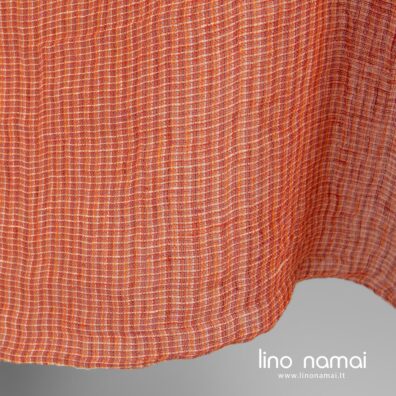 Melanžinis lino audinys iš kelių atspalvių oranžinių, raudonų ir gelsvų verpalų