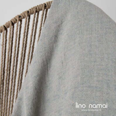 Lininis pledas melsvas su kutais, panamos raštu, sunkus.
