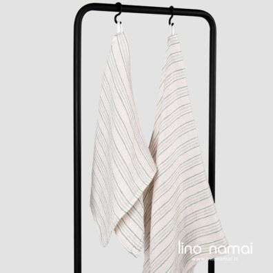 Lininis vonios rankšluostis rausvas su dryžiais.